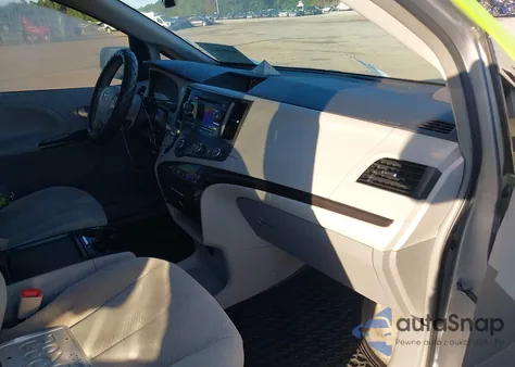 2011 Toyota Sienna Le z USA, uszkodzony, nr VIN 5TDJK3DC8BS024471